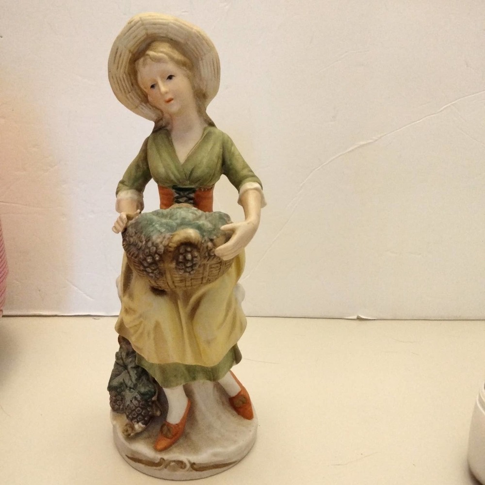 Vintage Homco lady with grape basket 8.5" tall #1258